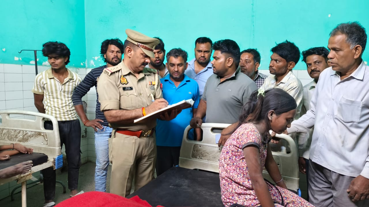 Tragedy in Uttar Pradesh: Family Trapped in Debris.webp