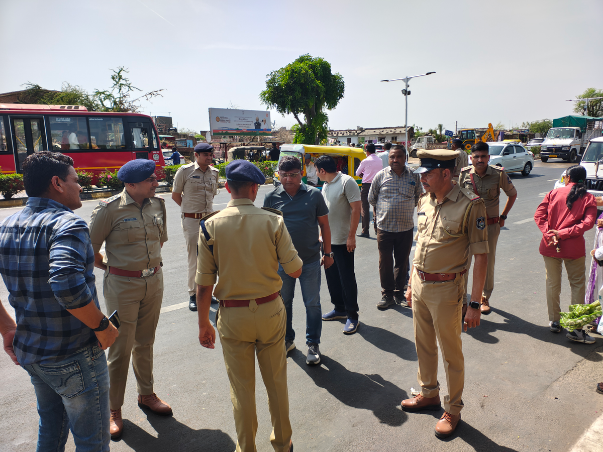 Ongoing Bomb Threats Prompt Gujarat Evacuations.webp