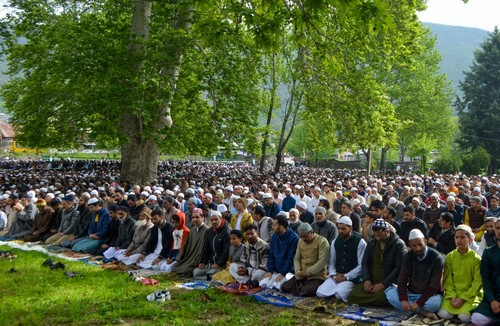 Srinagar Residents: J&K Waqf Board Details Eid Prayer Times.webp