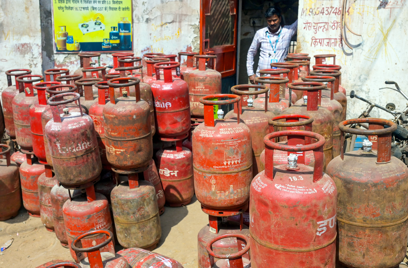 Government Addresses LPG Shortages and Shipping Concerns.webp