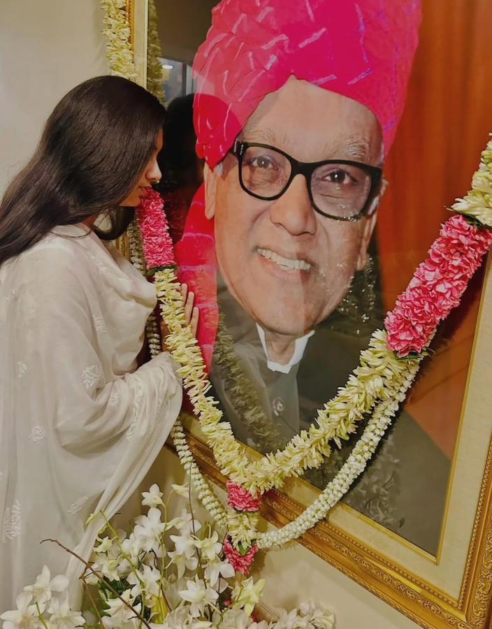 Aishwarya Rai Bachchan Honors Father on Death Anniversary.webp