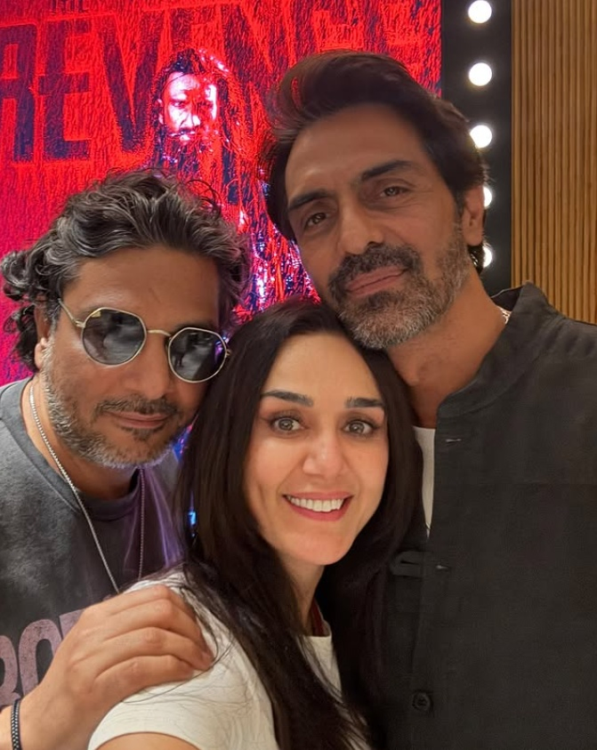 Preity Zinta and Arjun Rampal Reunite at 'Dhurandhar 2' Screening.webp