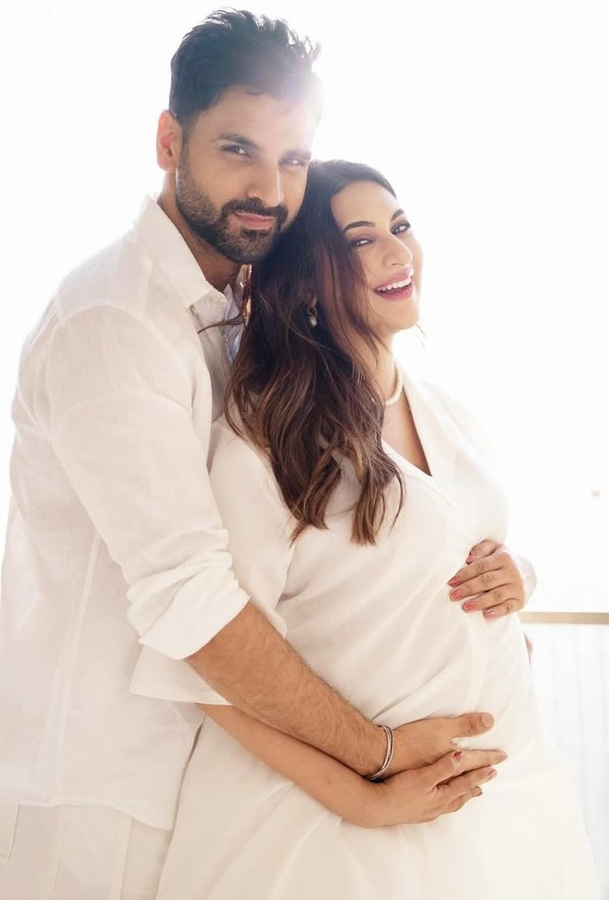 Divyanka Tripathi and Vivek Dahiya Announce Pregnancy.webp