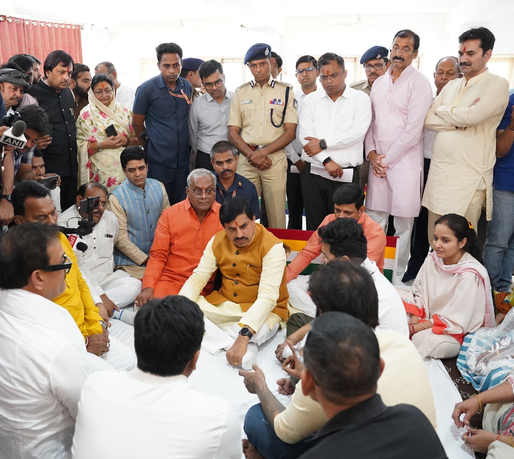 Indore Fire Tragedy: CM Offers Condolences and Promises Investigation