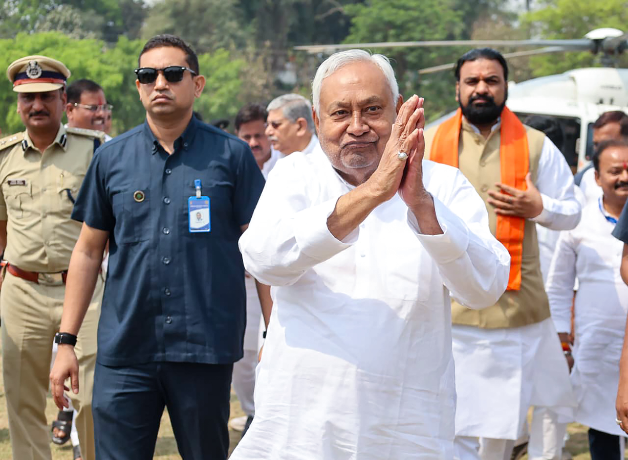 Nitish Kumar Launches Development Projects in Munger and Lakhisarai.webp
