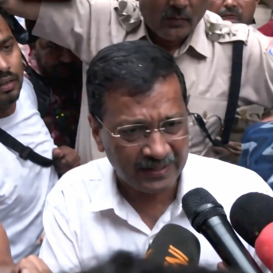 Palam Fire Tragedy: Kejriwal Accuses Authorities, BJP Leaders Clash.webp