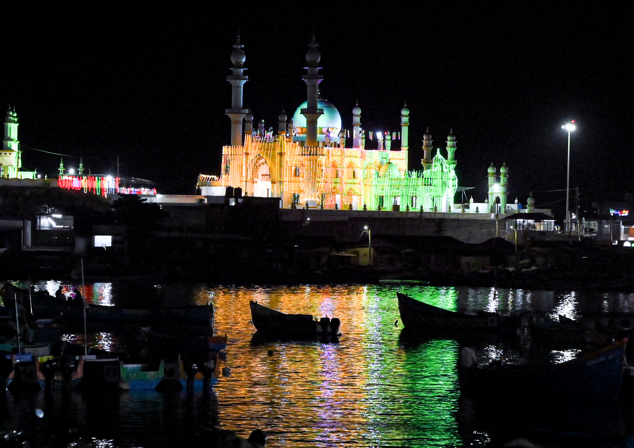 Moon Sighting Missed: Eid Celebrations in India Delayed in Kerala.webp