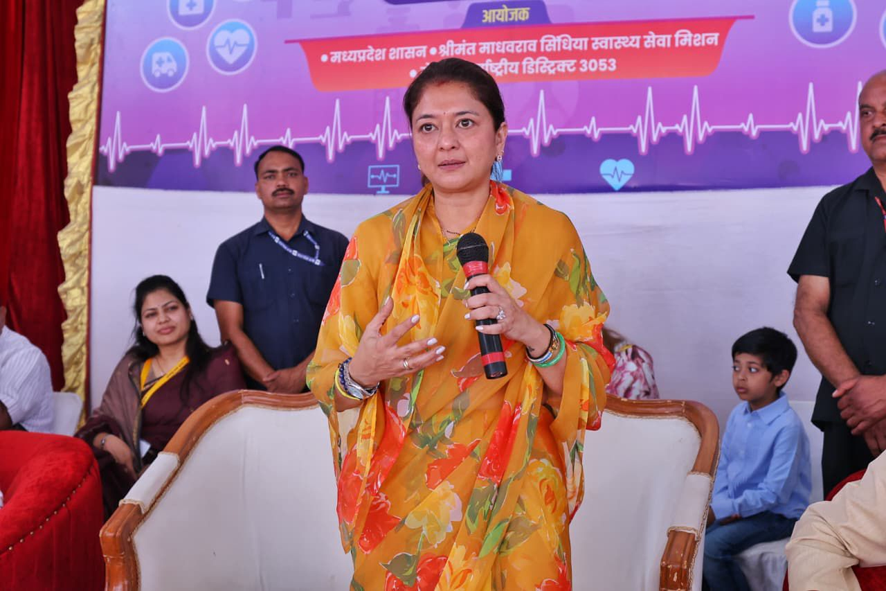 Shivpuri Health Camp Focuses on Cervical Cancer Prevention.webp