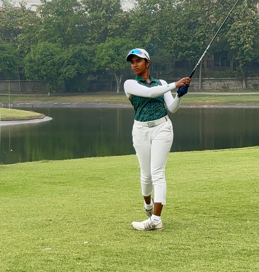 Golf Tour Update: Jasmine Leads After Round 2.webp