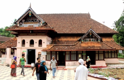 Kerala Elections Meet Eid: Candidates Seek Votes at Prayer Grounds.webp