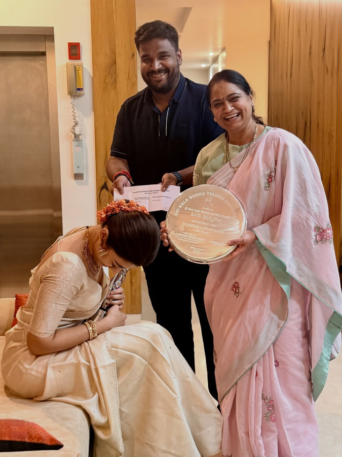 Rashmika Receives Telangana Film Award, Mother-in-Law Proudly Shows Off.webp