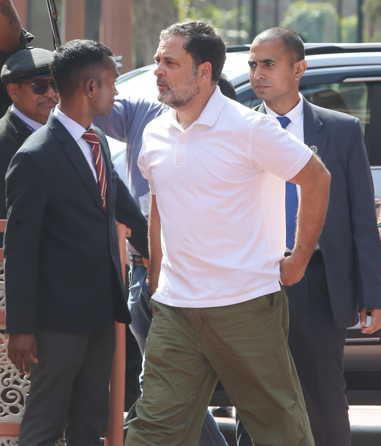 Karnataka HC Dismisses Defamation Case Against Rahul Gandhi.webp