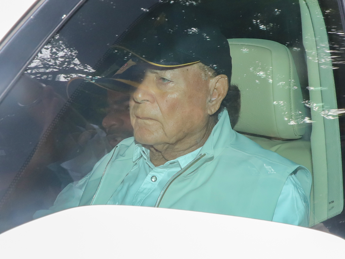 Dr. Parkar Provides Update on Salim Khan's Hospital Stay.webp