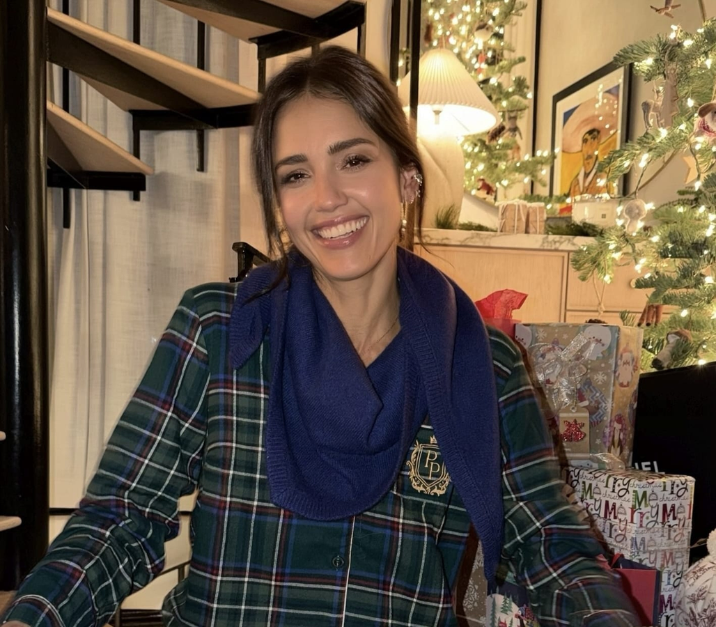 PDA Moments: Jessica Alba and Danny Ramirez Continue Relationship.webp