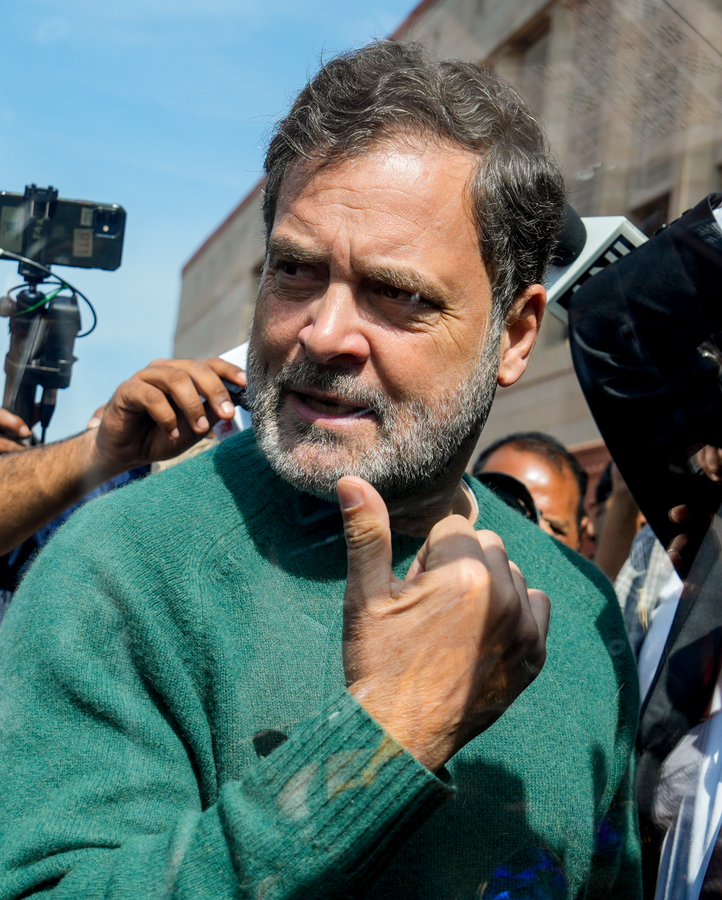 Pune Court Considers Voice Sample Request in Savarkar vs. Gandhi Defamation Case.webp