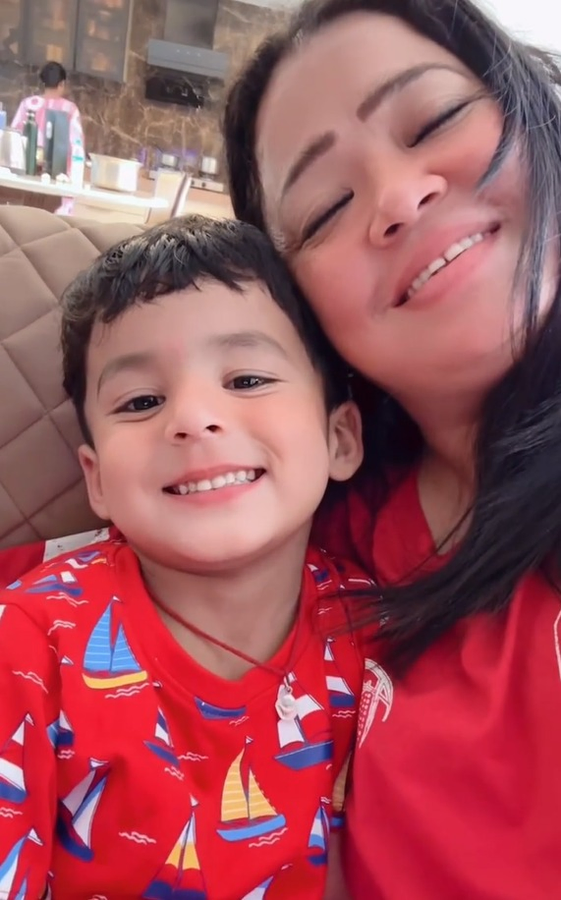 Comedian Bharti Singh Captures Heartwarming Moment with Child.webp