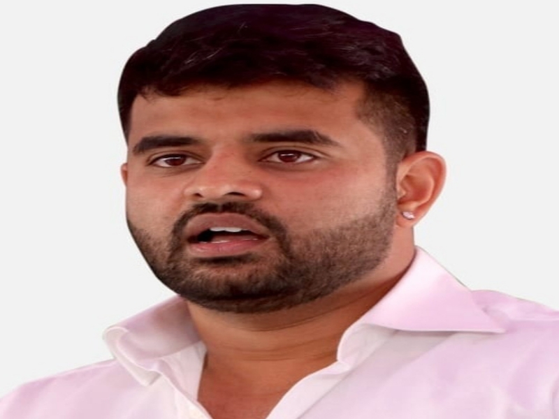 JD(S) MLA Questions Inclusion of Party Workers in Revanna Case.webp