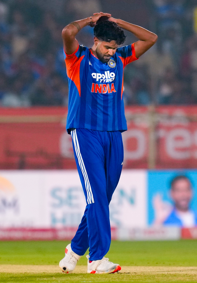 IPL 2026 Season Ahead: KKR Adjust to Key Player Loss.webp