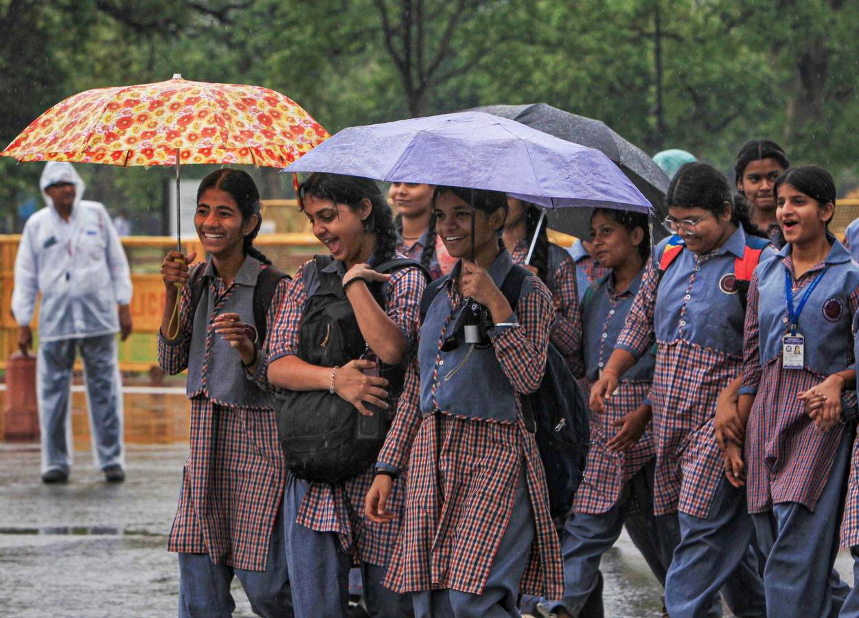 Delhi Sees Sharp Temperature Drop & 'Satisfactory' Air.webp