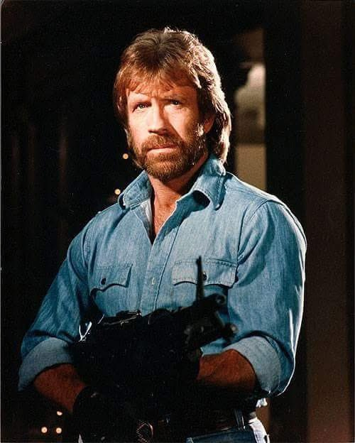 Remembering Chuck Norris: Actor's Impact on Akshay Kumar.webp