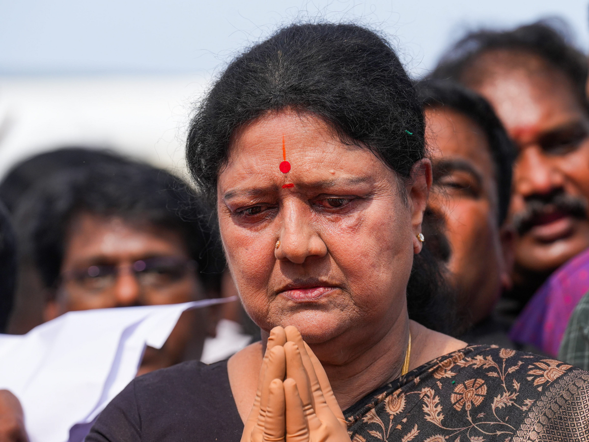 Political Shift: Ramadoss-Led PMK Partners with Sasikala's Outfit.webp Political Shift: Ramadoss-Led PMK Partners with Sasikala's Outfit.webp