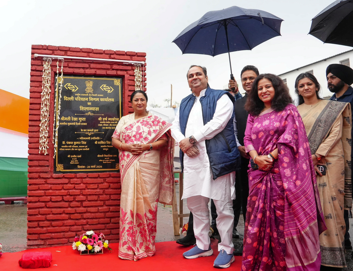 Delhi Government Boosts Public Transport with EV Expansion.webp