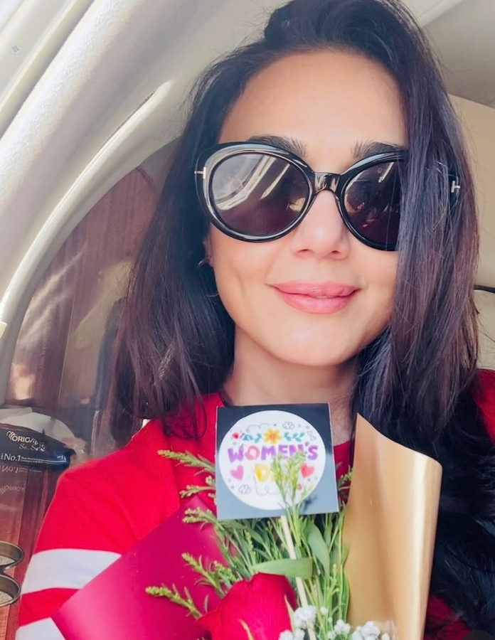 Behind the Scenes: 'Kya Kehna' Before 'Dil Se'.webp Behind the Scenes: 'Kya Kehna' Before 'Dil Se'.webp