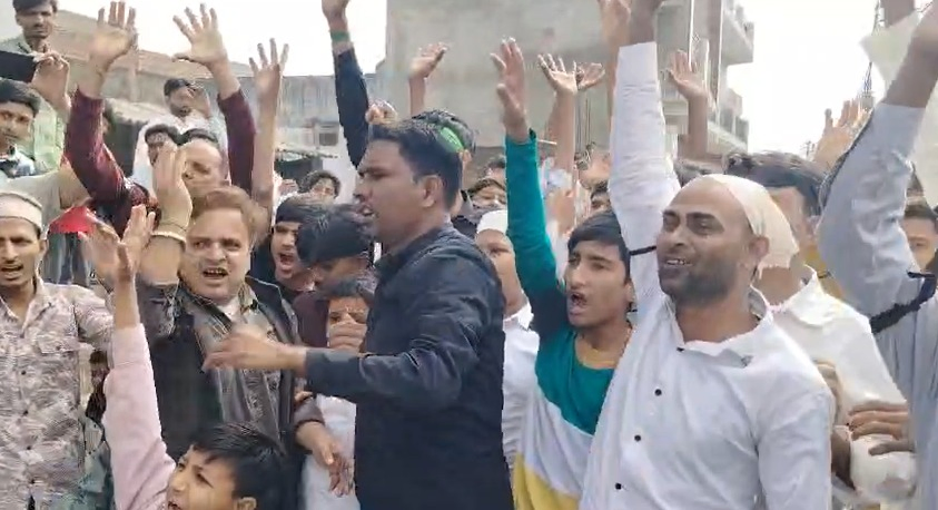 India Sees Diverse Reactions to Khamenei's Death – Mourning and Protests.webp