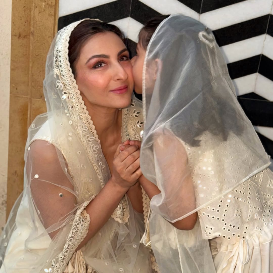 Soha Ali Khan Twins with Daughter Inaaya for Eid.webp Soha Ali Khan Twins with Daughter Inaaya for Eid.webp