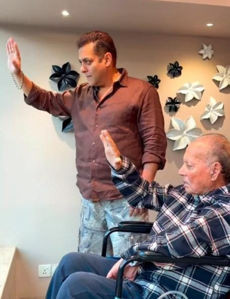Salim Khan Makes Public Appearance, Salman Celebrates Eid with Family.webp