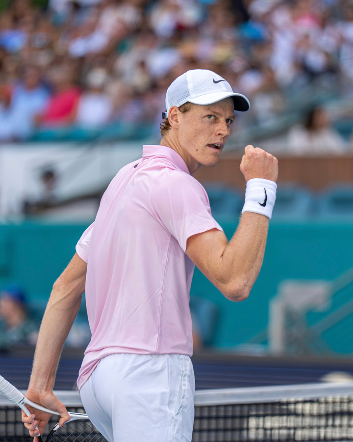 Sinner Equalizes Djokovic's Consecutive Set Record.webp