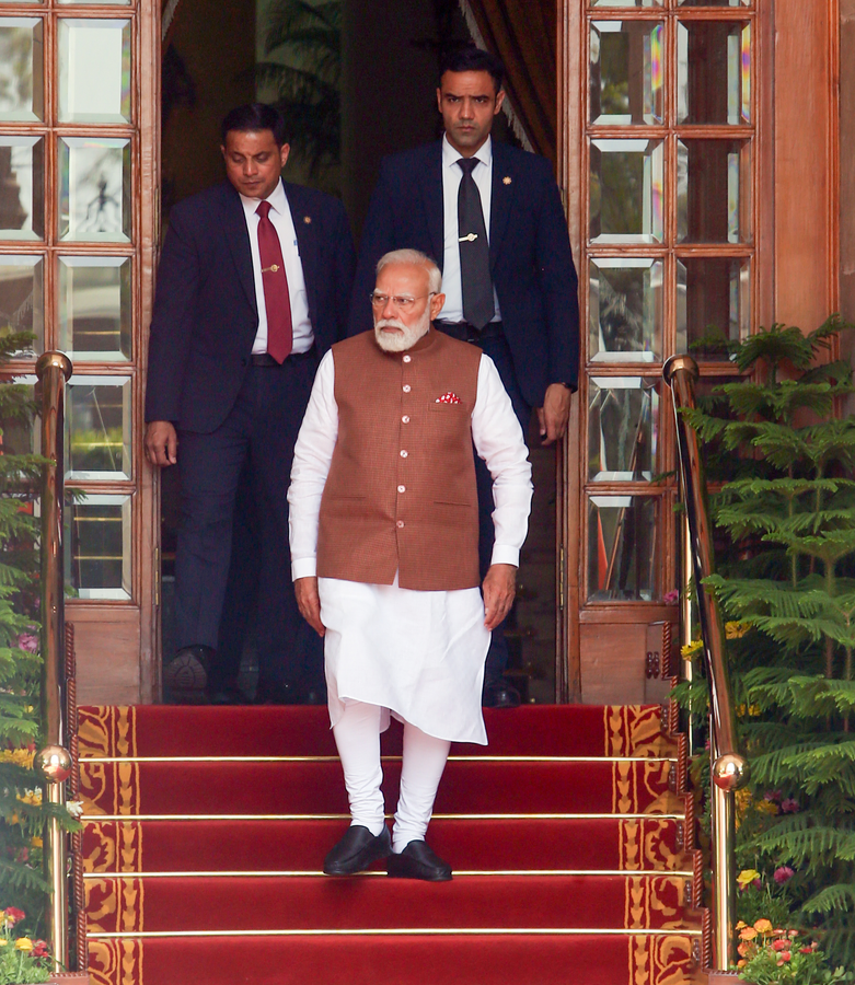 Celebrating a Milestone: CMs Congratulate PM Modi.webp Celebrating a Milestone: CMs Congratulate PM Modi.webp