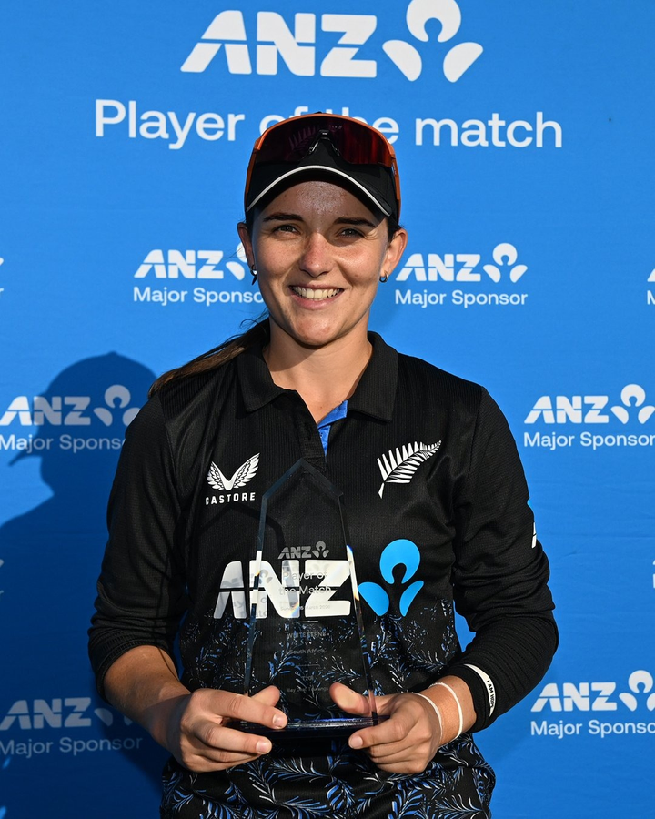 Amelia Kerr Sets T20I Record with 10 Straight Scores of 30+.webp