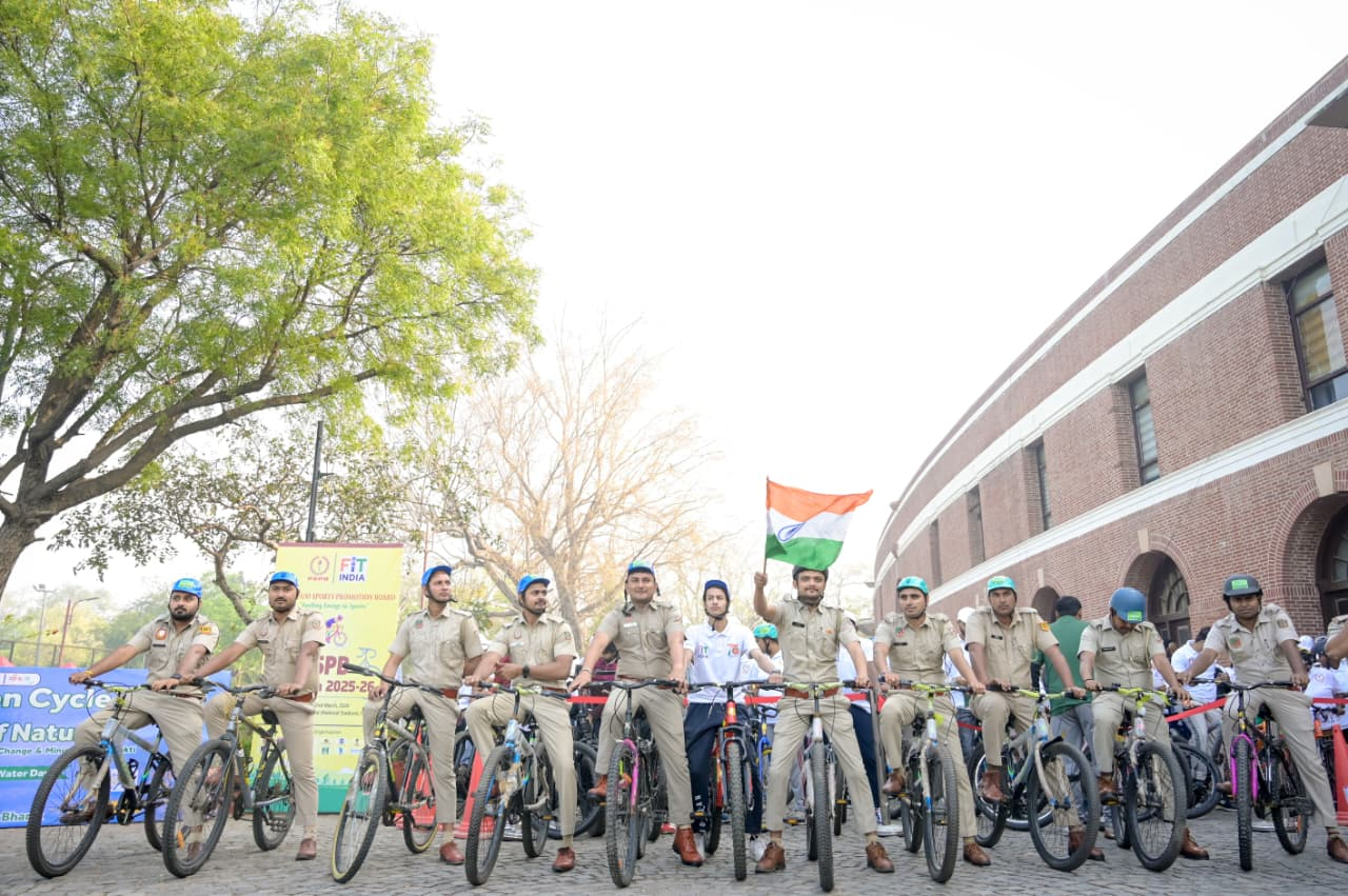 Delhi Hosts Cycle Event Honoring Forest Officials and Environmental Champions.webp