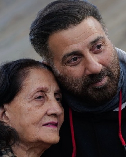 Family Remembrance: Sunny Deol Honors His Mother.webp