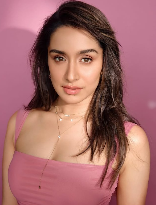 Shraddha Kapoor Supports Aunt's Singing.webp