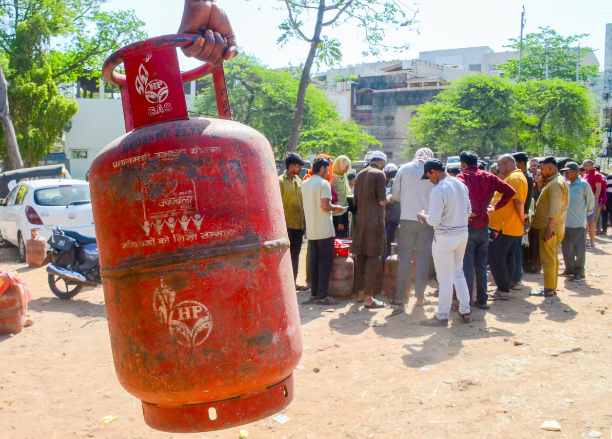 Gas Cylinder Theft and Pursuit in Rajasthan.webp