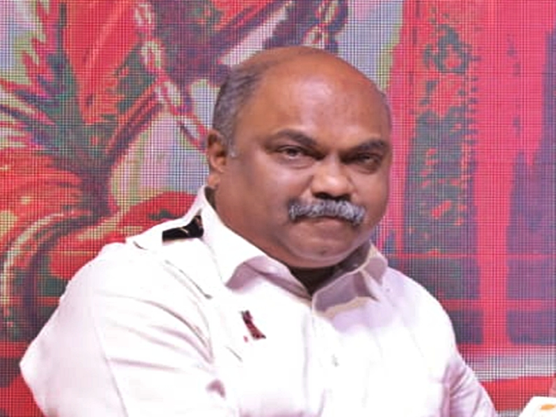 Allegations of Assault and Retaliation in Maharashtra Assembly.webp