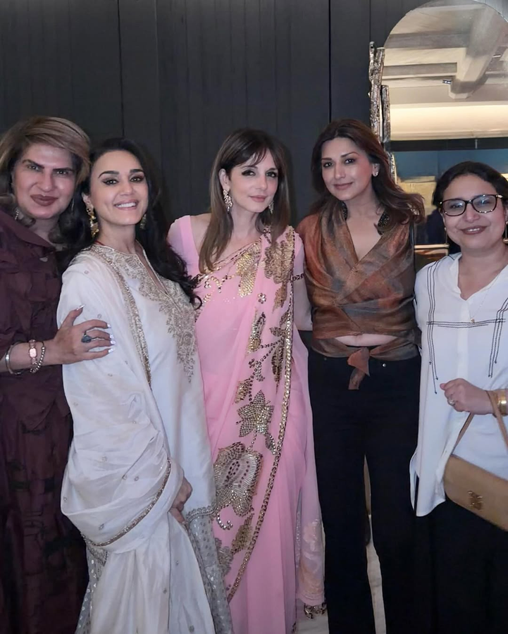 Preity Zinta Spends a Fun Night Out with Sussanne Khan.webp