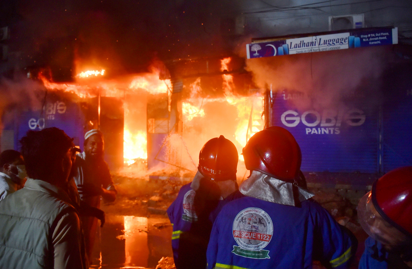 Karachi Fire: Suspected Drug Theft Linked to Gul Plaza Blaze.webp