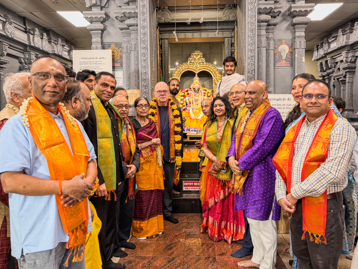 McGovern Visits Sri Lakshmi Temple, Highlights Interfaith Outreach.webp