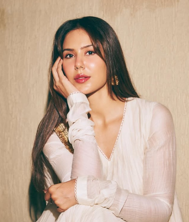 A Song and a Moon: Sonam's Reflective Post.webp