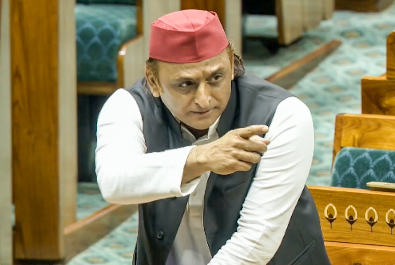 Akhilesh Yadav Criticizes Modi's Foreign Policy, Blames 'White House Guidance'.webp