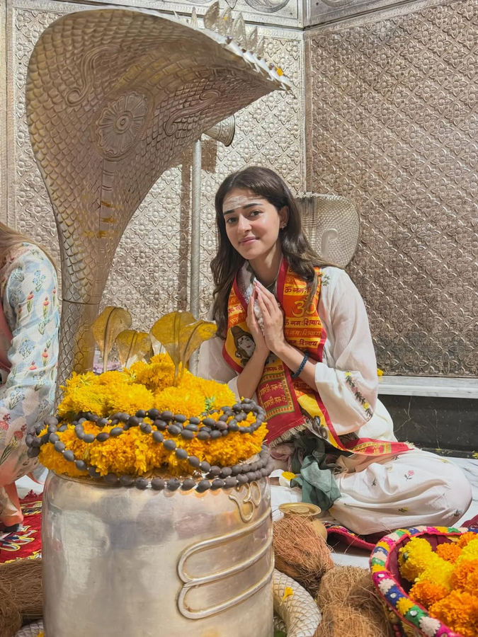 Ananya Panday's Spiritual Journey: A Visit to Nageshwar Jyotirlinga.webp