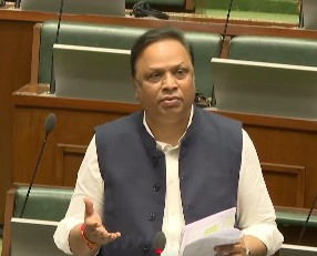 Task Force Report Drives Social Media Policy for Minors.webp