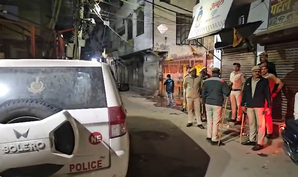 Teen Stabbed in Delhi, Police Hunt Attackers.webp