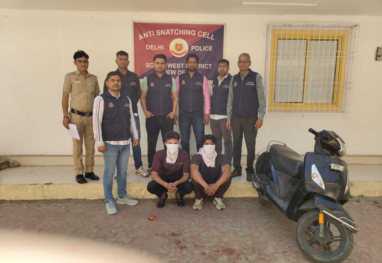 Scooter and Gold Locket Recovered in Delhi Snatchings.webp