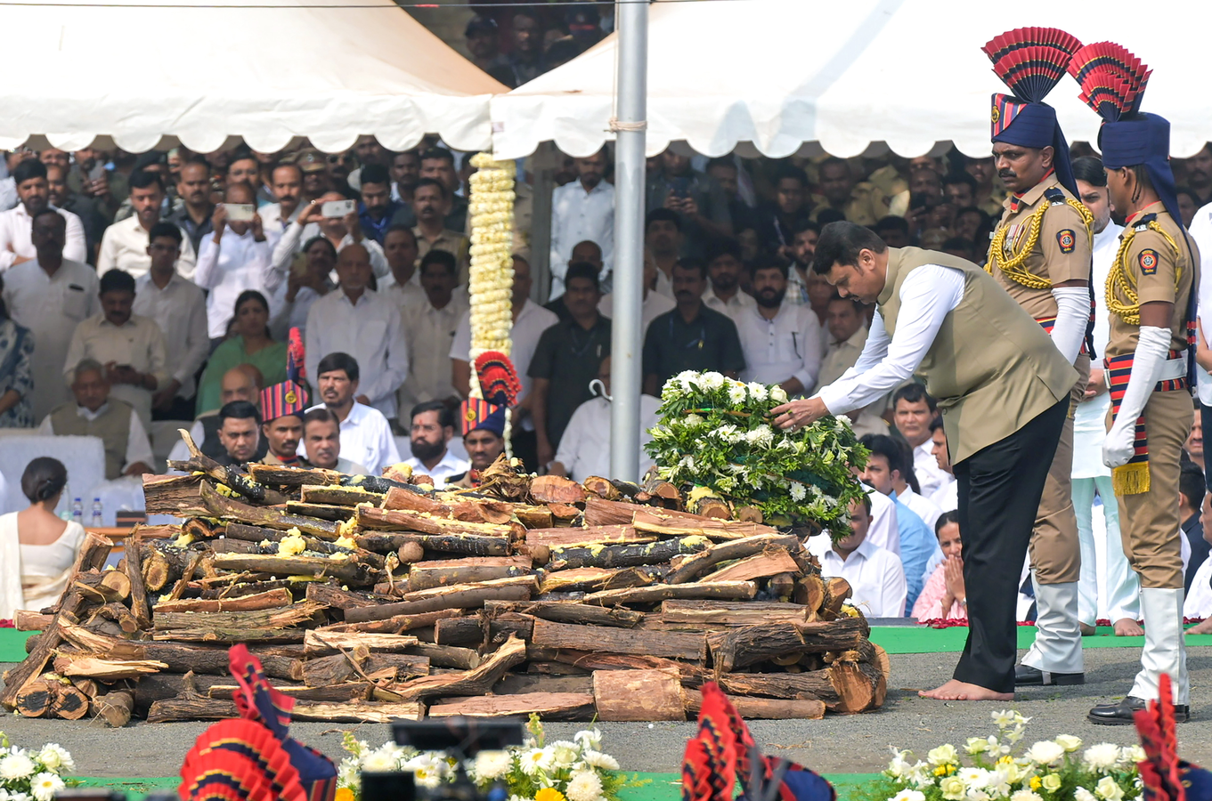 Pawar Plane Crash: Maharashtra CM Questions Karnataka's Zero FIR.webp