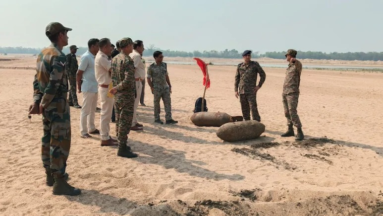 Jharkhand Army Defuses WWII Bomb Recovered from River.webp