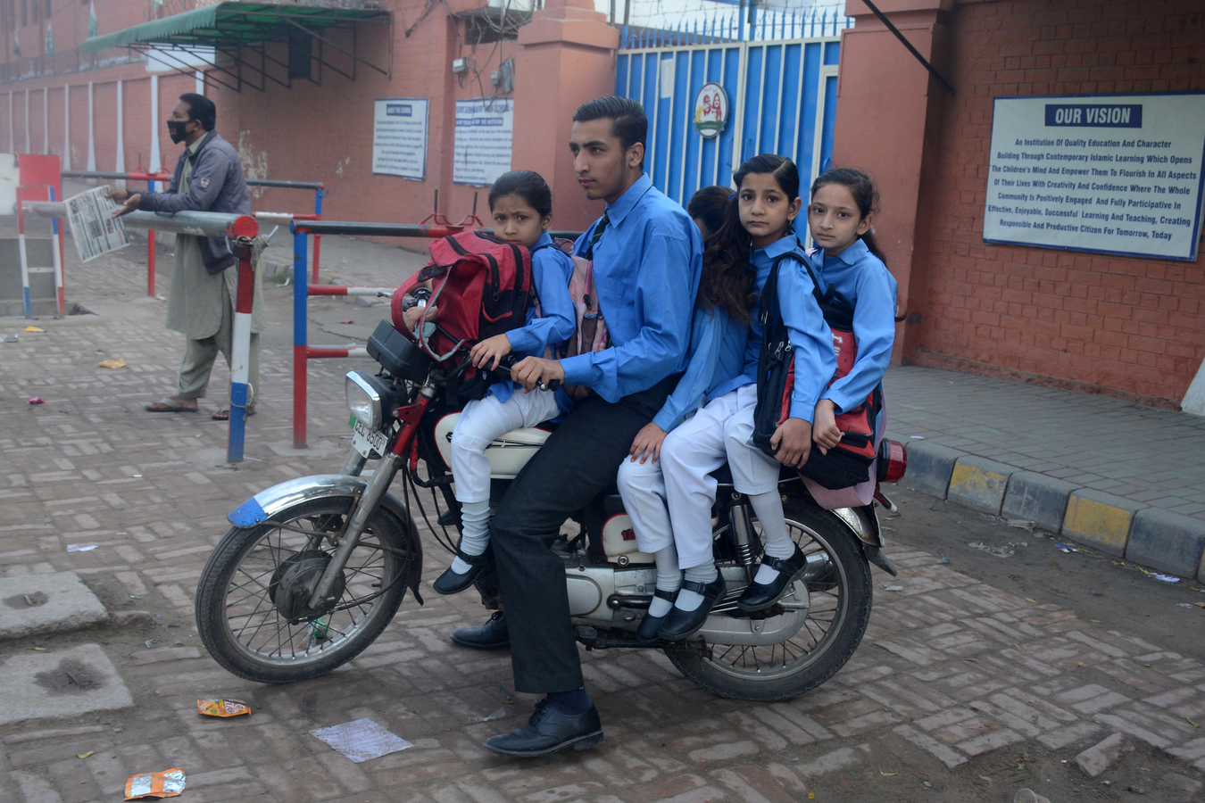 Pakistan Girls: Challenges in Transitioning to Secondary Education.webp Pakistan Girls: Challenges in Transitioning to Secondary Education.webp